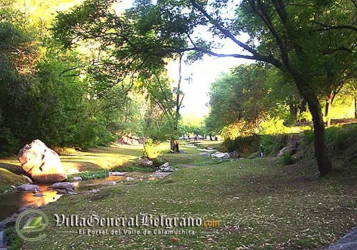 Caminata por el Arroyo hasta La Gruta